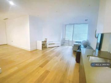 Trinity Square, Hounslow, TW3 Studio to rent £1,250 pcm...