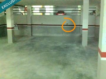 Una grán plaza de garaje en el centro de Collado...