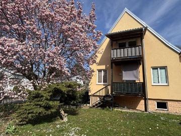 unbefristete, helle Maisonette Wohnung mit Balkon in...