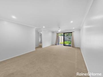 Unfurnished Ground Floor Unit with Courtyard