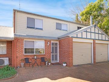 Two Storey Townhouse with Private Courtyard