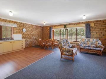 UPSTAIRS 2 BEDROOM MUD BRICK UNIT IN WEST HAVEN