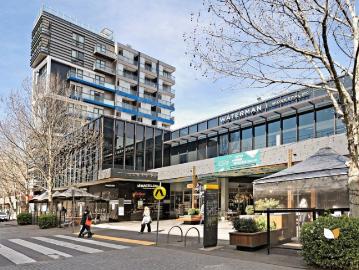 Upscale Retreat Above the Moonee Ponds Buzz
