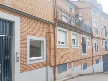 Urbis te ofrece una plaza de parking en Alba de Tormes,...