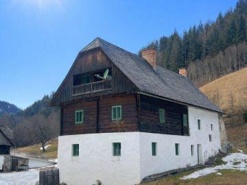 uriges, schön saniertes Bauernhaus in sonniger Alleinlage