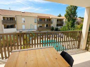 Uzès À quelques pas du centre historique, T2 avec terrasse