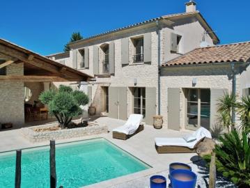 Uzès: Unique propriété avec jardin, piscine et vue