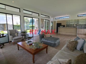 Venta Casa De Estreno Con Piscina En Condominio La...