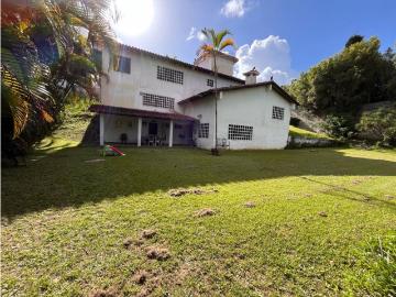 Venta casa La Lagunita T:2750m2 C:1000m2, calle cerrada