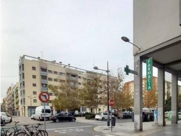 Venta de local comercial con traspaso de negocio de...
