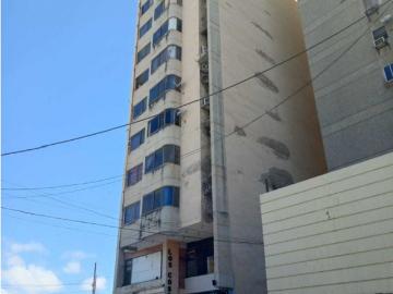 VENDO APARTAMENTO CENTRICO Av 4 de Mayo en Porlamar VE63...