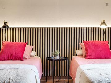 Very comfy double bedroom near Universitat Autònoma de...