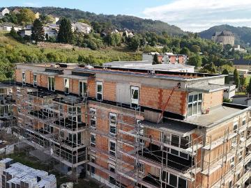 Vier Zimmer, zwei Stellplätze, ein Balkon moderne...