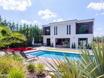 Villa 10 pièces 273 m²