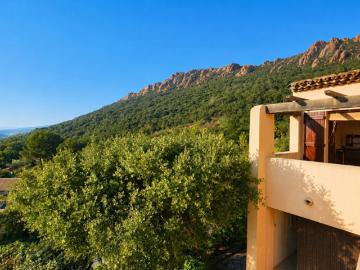 VILLA A FORT POTENTIEL AVEC VUE DEGAGEE SUR LES ROCHES...