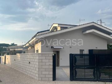 Villa a Schiera in affitto a Roma via Gino di Curzio,...