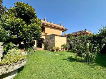 Villa a schiera in vendita ad Anzio via di Valle...
