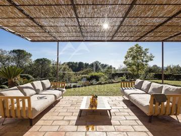 Villa avec piscine et jardin