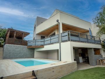 Villa avec piscine et jardin