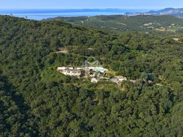 Villa avec piscine et terrasse