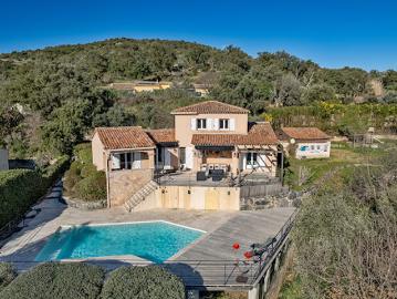 Villa avec piscine et terrasse
