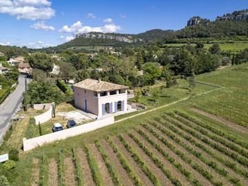 Villa avec piscine et terrasse