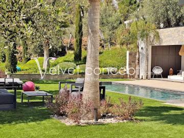 Villa avec piscine et terrasse