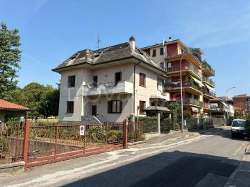 Villa bifamiliare in vendita a Cassano d'Adda via...