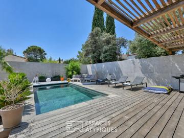 Villa contemporaine avec piscine et jardin paysagé