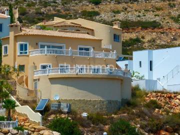 Villa de 4 dormitorios con vistas al mar y a la montaña...