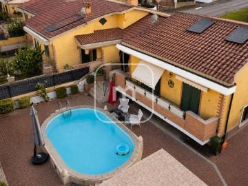 Villa in vendita a Roma RM