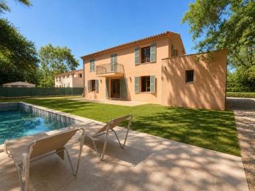 Villa neuve de charme proche du village