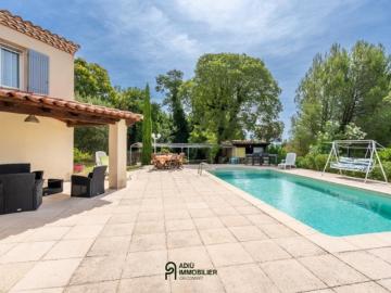 Villa paisible avec vue sur la garrigue et piscine aux...
