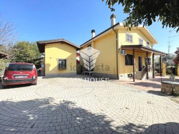 Villetta bifamiliare in vendita di 140 m² in Via Agliano, 12