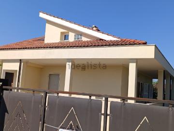 Villetta bifamiliare in vendita di 140 m²