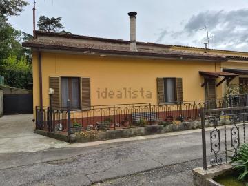 Villetta indipendente in vendita di 112 m² in Via Trevi