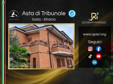 Villetta indipendente in vendita di 352 m² in Via Ivo...