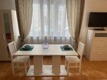 Voll ausgestattete, zentral gelegene Kleinwohnung....
