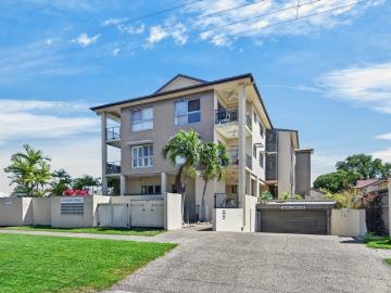 Walk to Stockland, Kmart & Restaurants Approx. 7.5%...