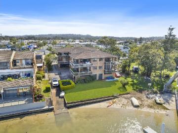 Waterfront Unit in Mooloolaba