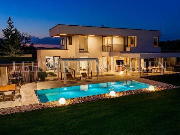 WERNDORF * EXKLUSIVE LUXUSVILLA MIT GRÜNBLICK NAHE DER...