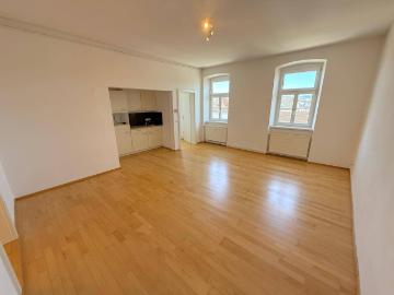 Wohnglück im Zentrum: Helle 2 Zimmer Wohnung mit Charme