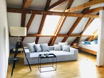 Charmantes Dachgeschoss Apartment mit Galerie | voll...