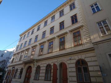 Wohnen in einem toprenovierten Spätbiedermeierhaus....