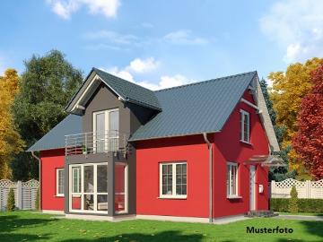 Wohnen mit Geschichte: Einfamilienhaus mit Carport und...
