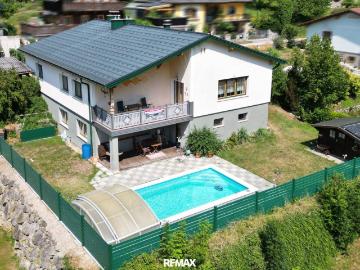 Wohnhaus mit Pool, Balkon und vielseitigen...