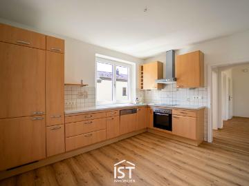 Zentral gelegene Wohnung mit Balkon und Gartenanteil