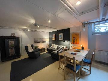 Zentrale Souterrain Wohnung möbliert und inklusive...