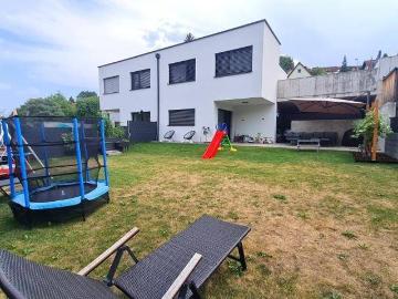 Zentraler Familientraum mit Dachterrasse!
