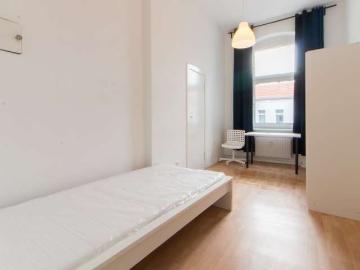 Zimmer in 5 Zimmer WG in Berlin zu vermieten